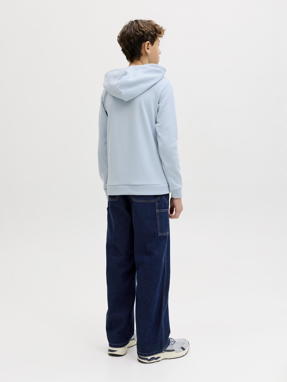 model_shot-back